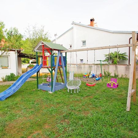 Apartment Pineta In Village Valbandon Exterior photo