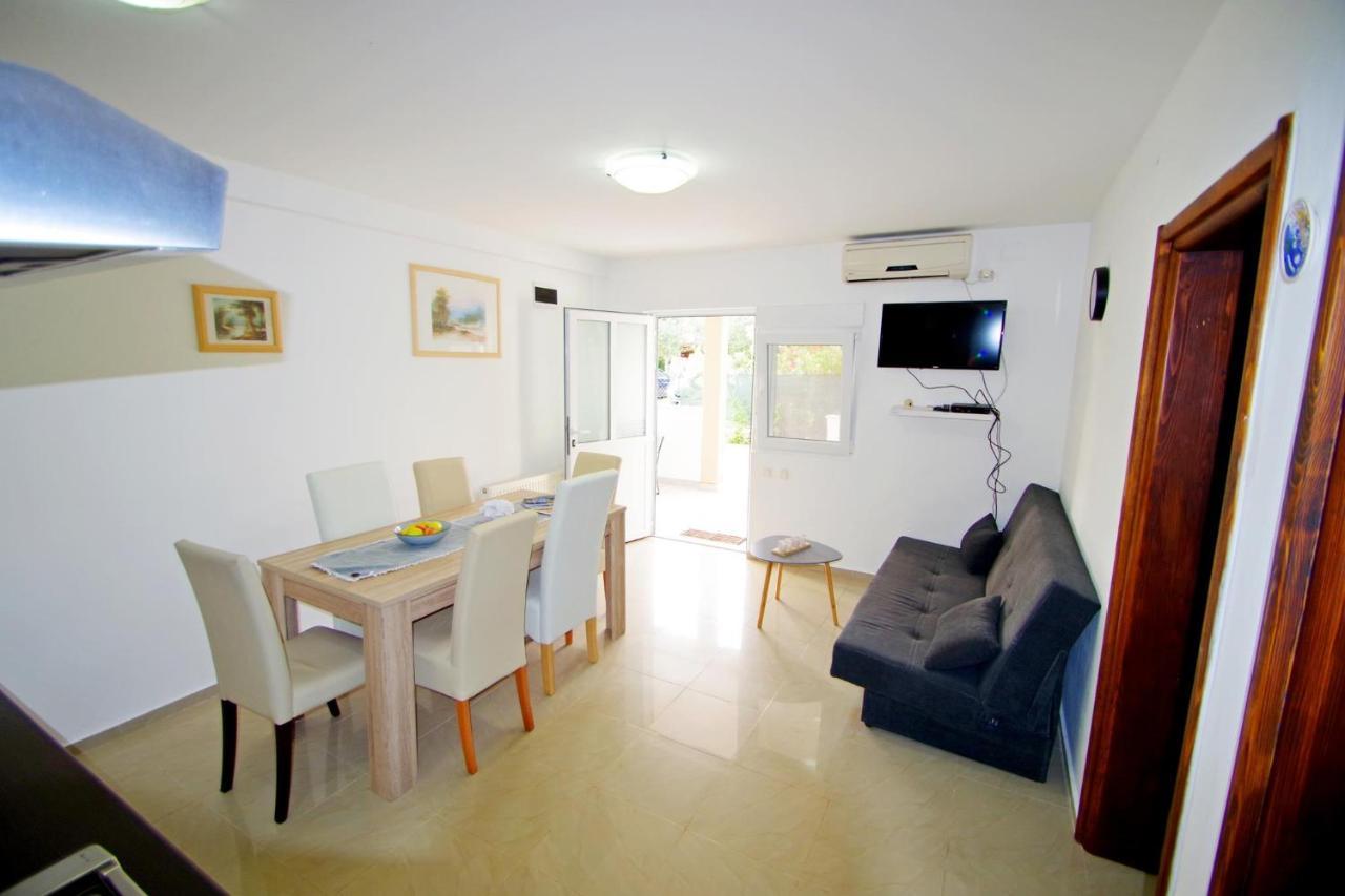Apartment Pineta In Village Valbandon Exterior photo
