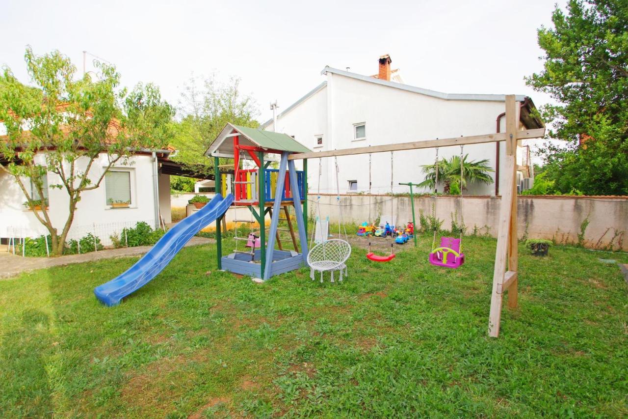 Apartment Pineta In Village Valbandon Exterior photo