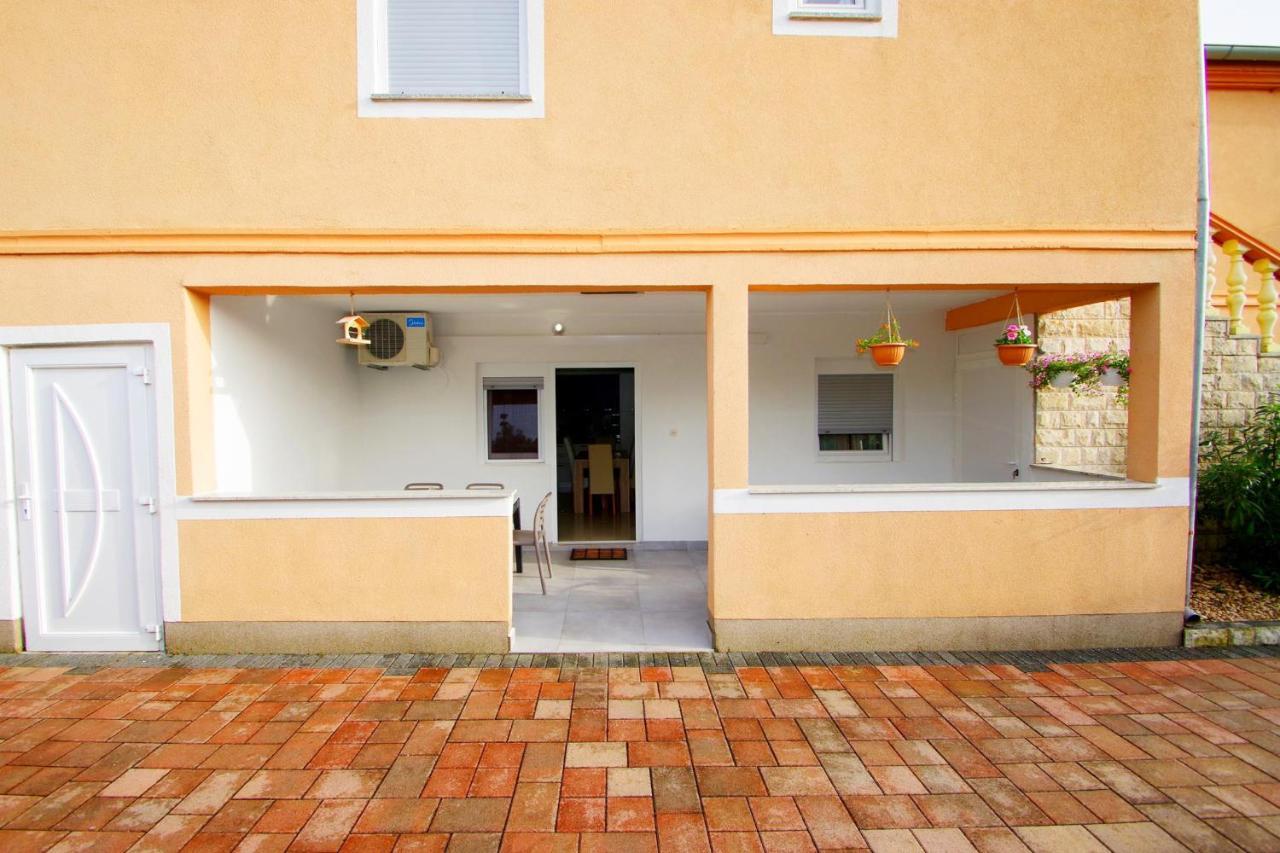 Apartment Pineta In Village Valbandon Exterior photo